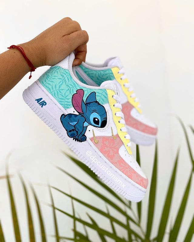 Custom Sneaker Nike mit Stitch Motiv